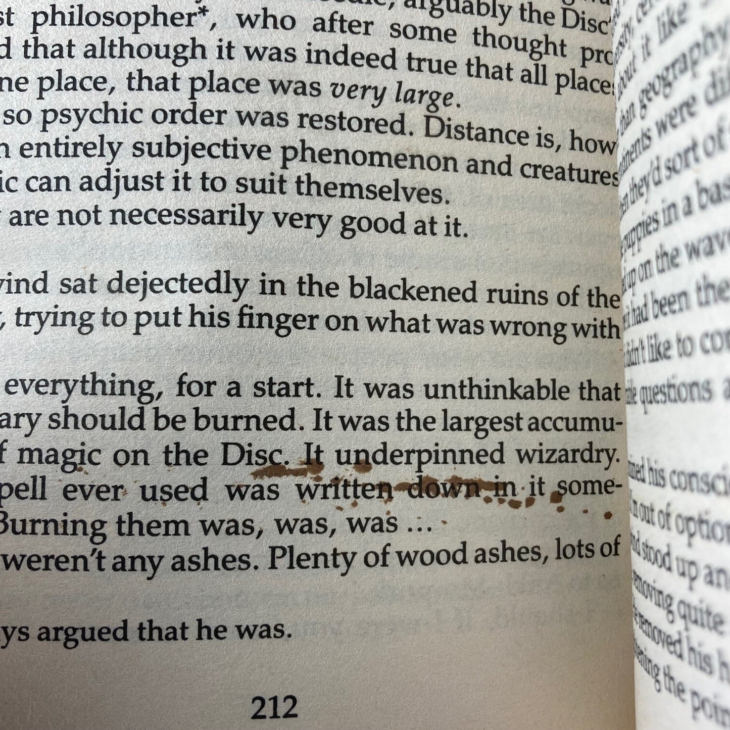 Sourcery - Discworld Terry Pratchett - 1988 - Paperback Corgi 2nd Printing M1775