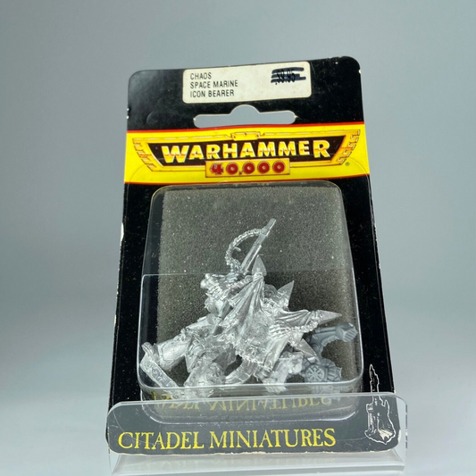 Icon Bearer - Chaos Space Marines - Blister - Citadel Warhammer 40K Metal C4033
