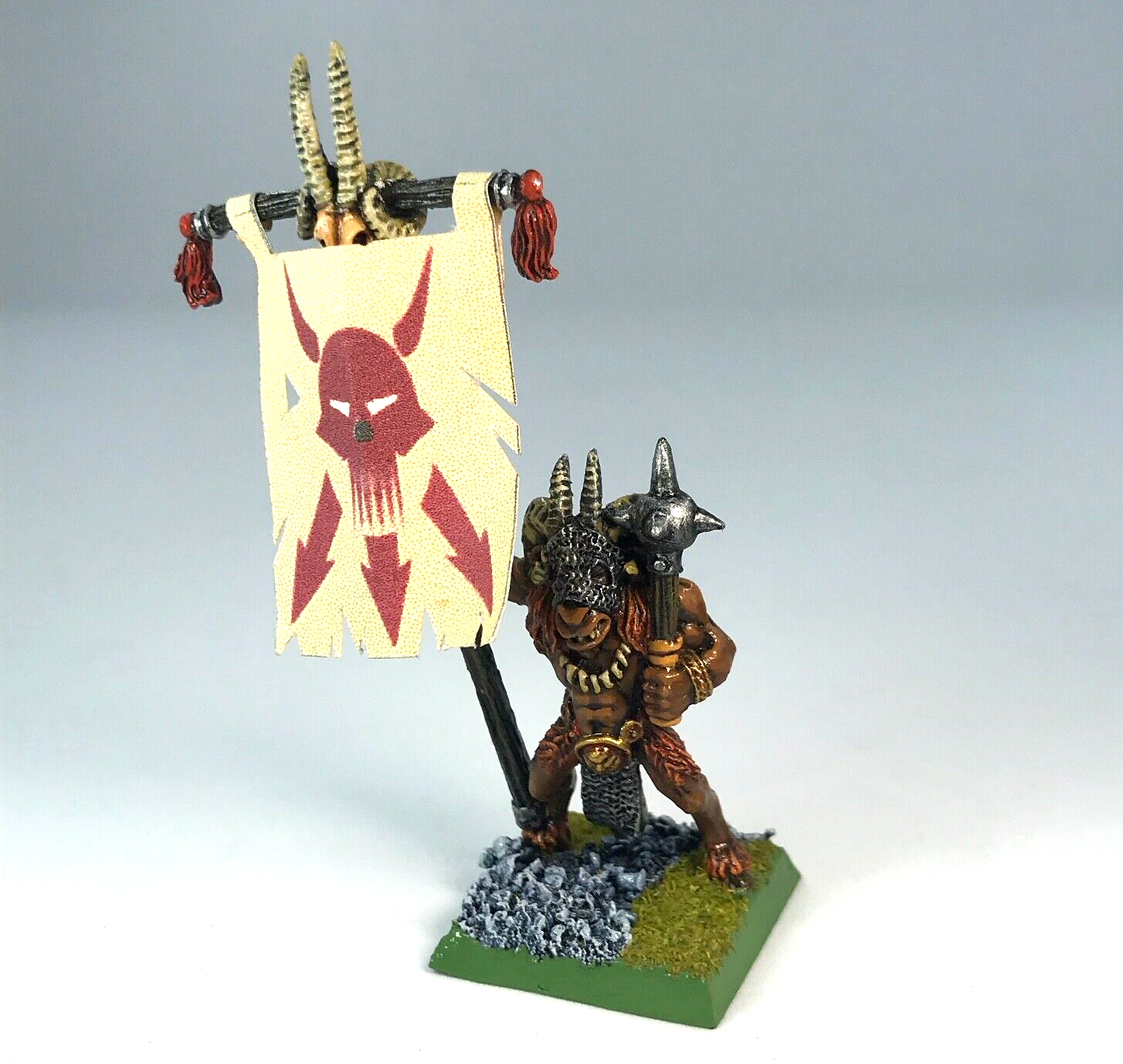 Bestigor Standard Bearer Beastmen - Warhammer Fantasy Classic Metal Painted C526