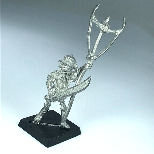 Classic Nightmare Legion Undead Warrior Standard Bearer Warhammer Fantasy X4939