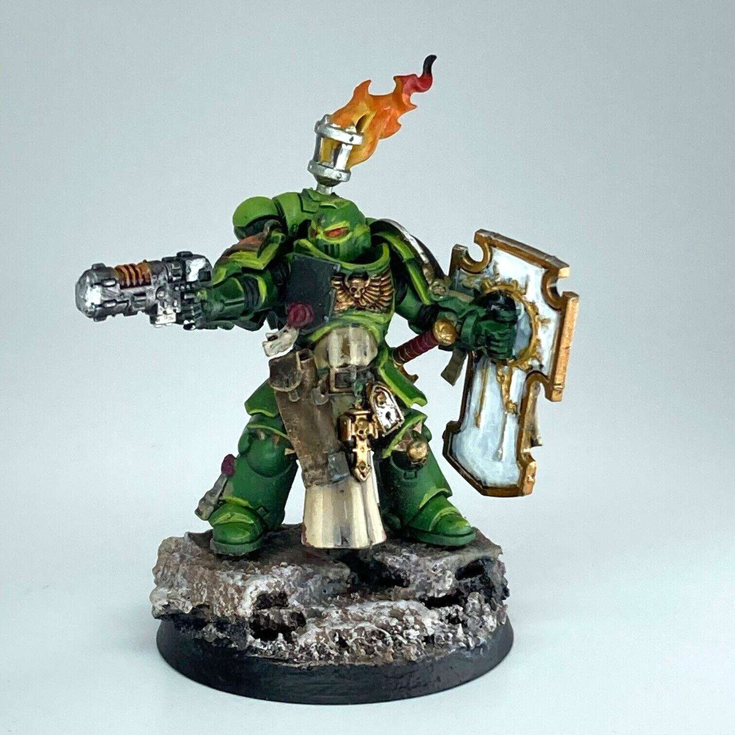 Lieutenant With Storm Shield Salamanders Space Marines GW Warhammer Lieutenant With Storm Shield Salamanders Space Marines GW Warhammer