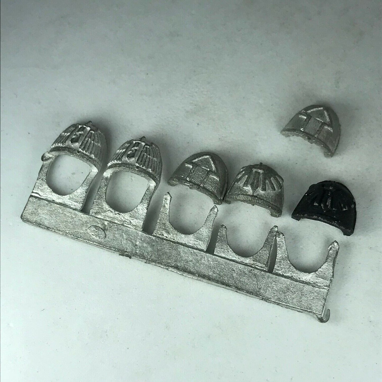 Metal Space Marine Shoulder Pads - Warhammer 40K X7703