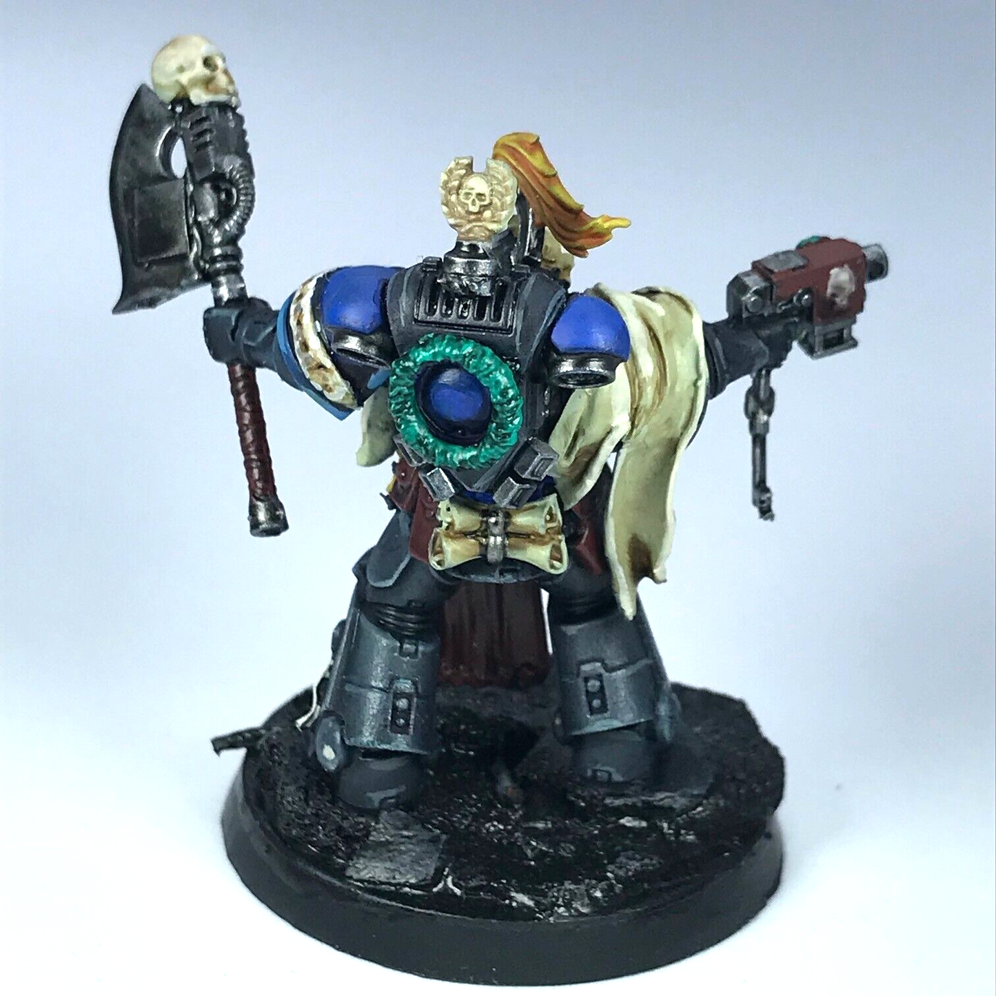 Space Marine Chaplain with Axe / Bolt Pistol - Warhammer 40K X3101
