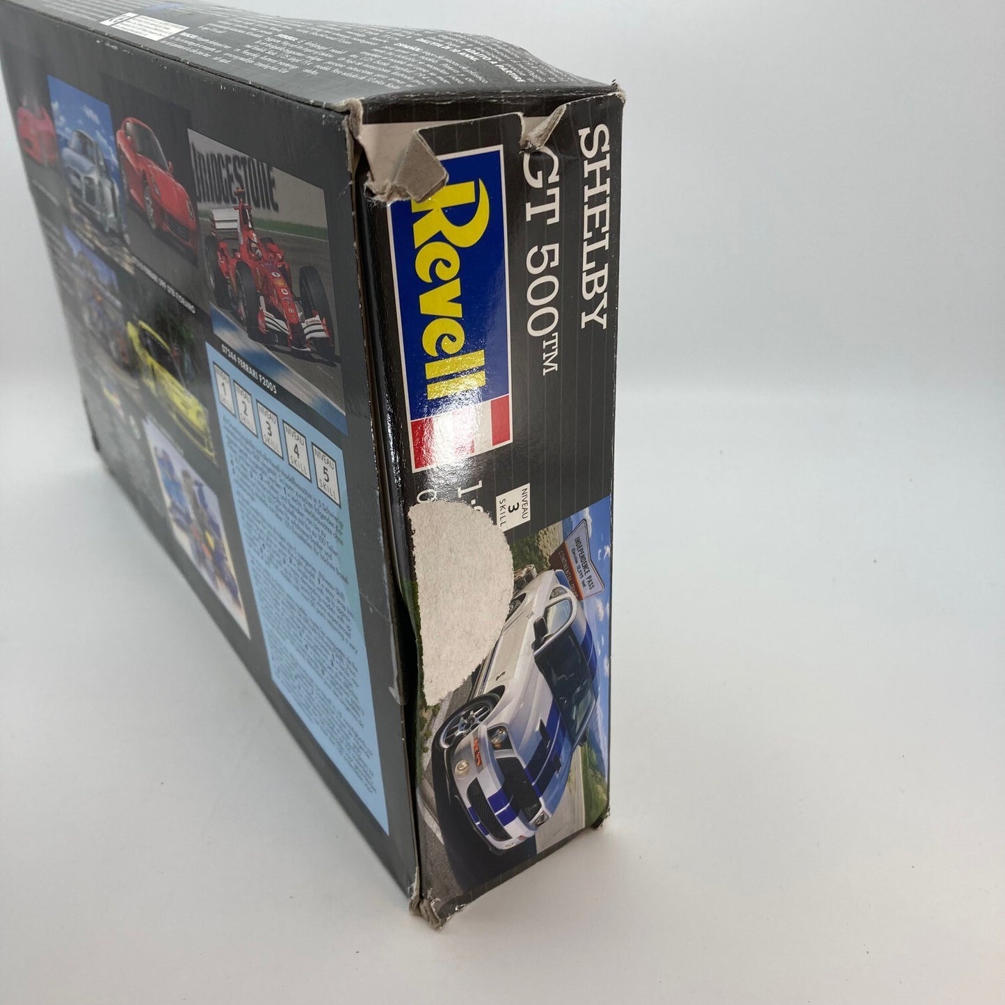 Mustang Shelby GT 500 - Revell 1.25 Scale Model Kit W308