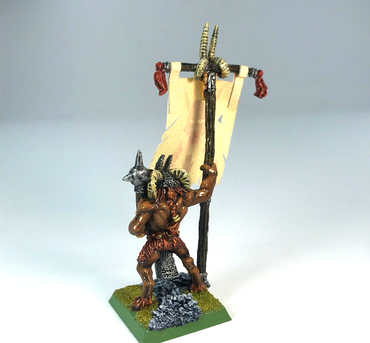 Bestigor Standard Bearer Beastmen - Warhammer Fantasy Classic Metal Painted C526
