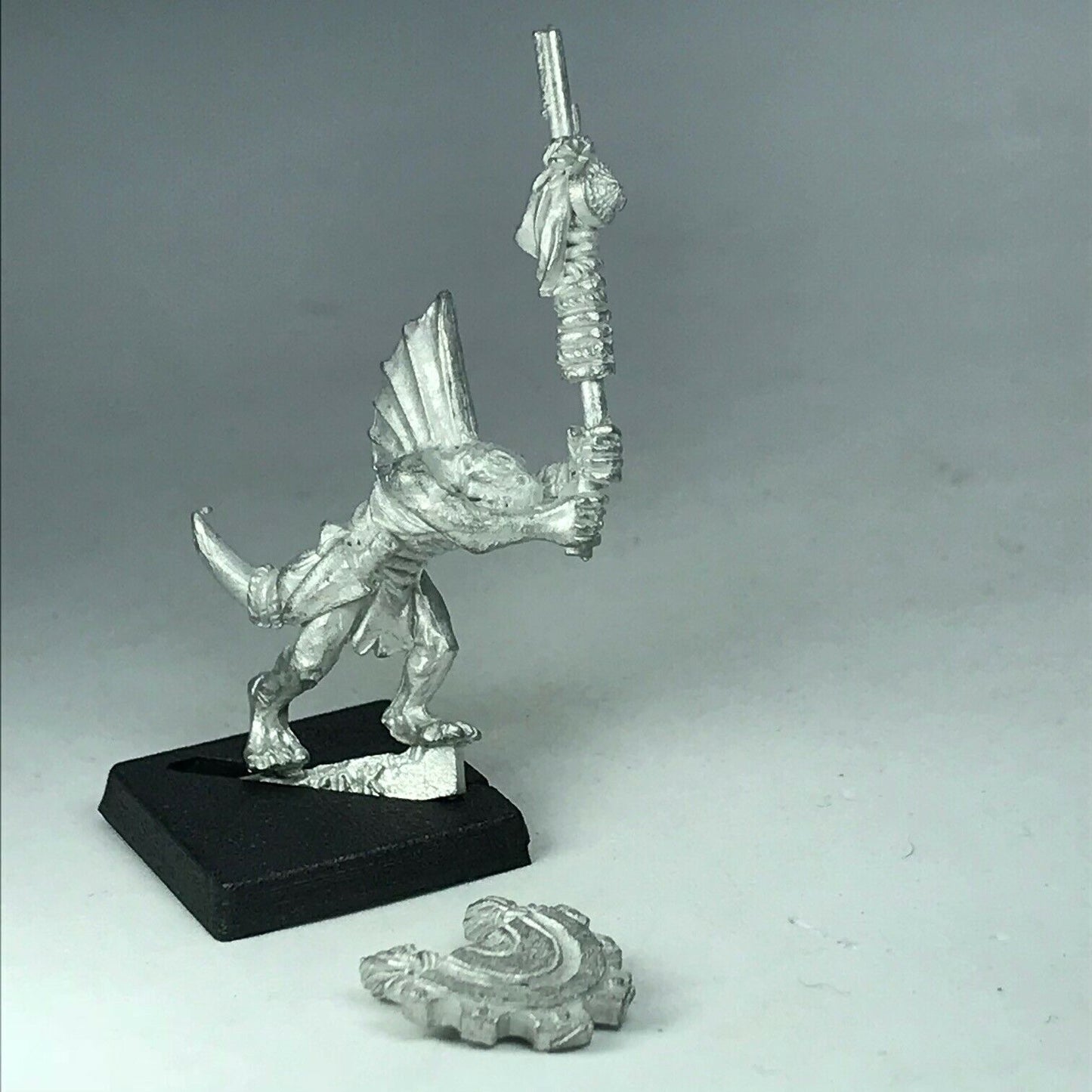 Metal Classic Skink Standard Bearer Command - Warhammer Fantasy X8004