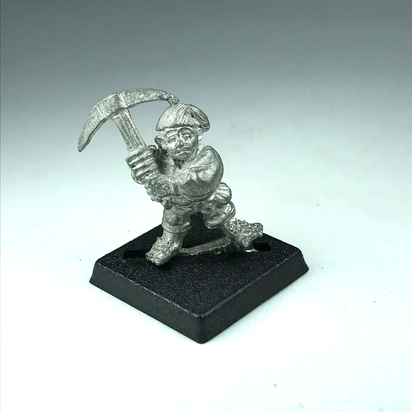 Classic Metal Poppin Halfling Hobbit - Warhammer Fantasy X8276