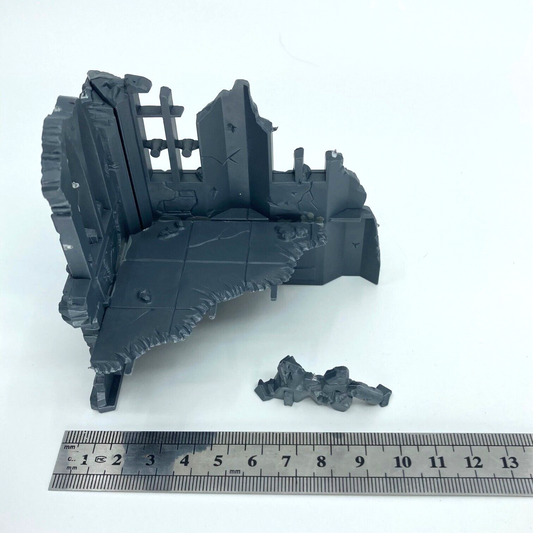 Urban Gothic Ruined Building Scenery - Warhammer 40K Games Workshop C3744