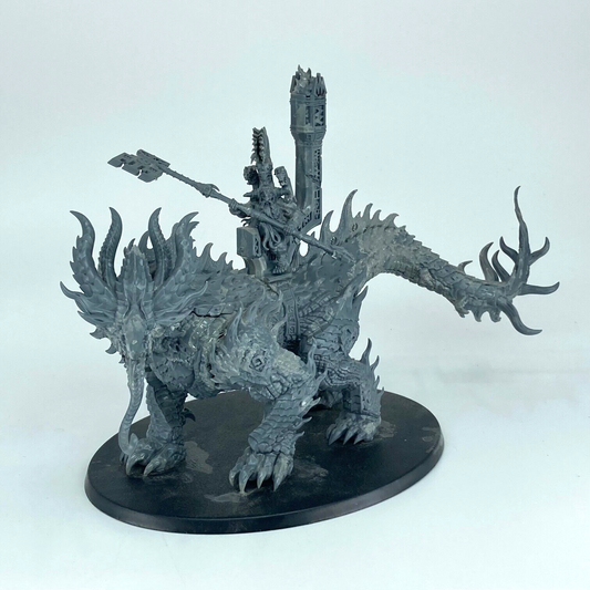 Auric Runefather on Magmadroth Fyreslayers - Warhammer Age of Sigmar