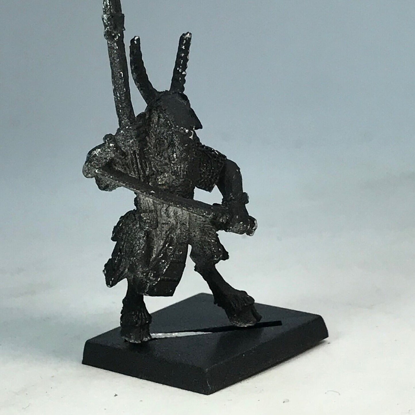 Metal Beastmen Standard Bearer Command - Warhammer Fantasy C364