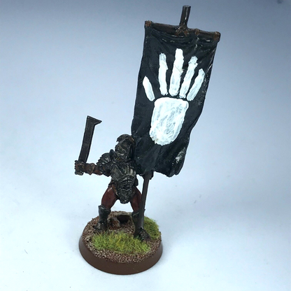 Uruk Hai Standard Bearer - Painted - LOTR / Warhammer / Lord of the Rings C4580