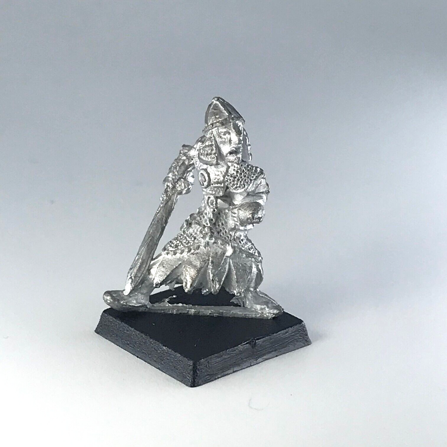 Armoured Elf with Sword - Citadel Warhammer Fantasy Classic Metal X9927