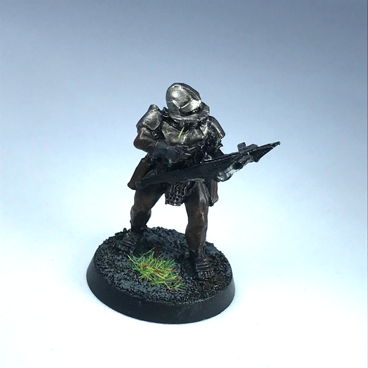 Uruk Hai with Crossbow - LOTR Warhammer Lord of the Rings Painted Metal X6355