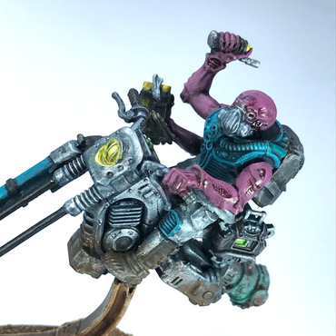 Genestealer Cults Character on Hover Bike - Painted - Warhammer 40K C4002