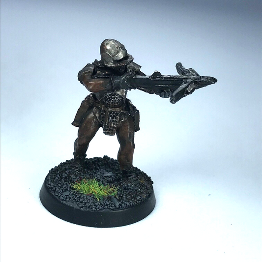 Uruk Hai with Crossbow - LOTR Warhammer Lord of the Rings Painted Metal X11901