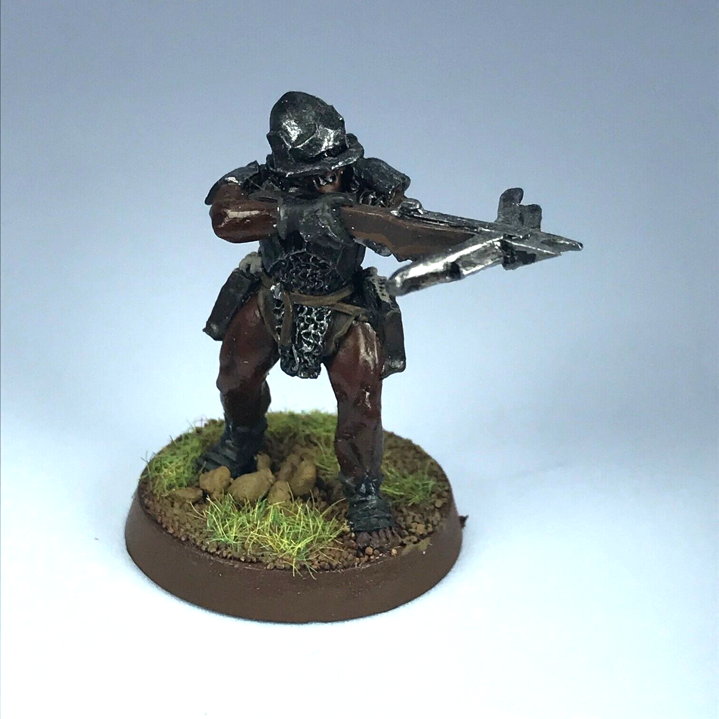 Uruk Hai With Crossbow LOTR - Warhammer / Lord of the Rings Metal Painted X8924