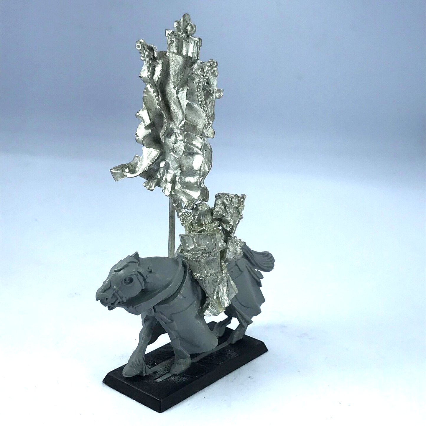 Bretonnia Questing Knight Standard Bearer Warhammer Fantasy Classic Metal C2812