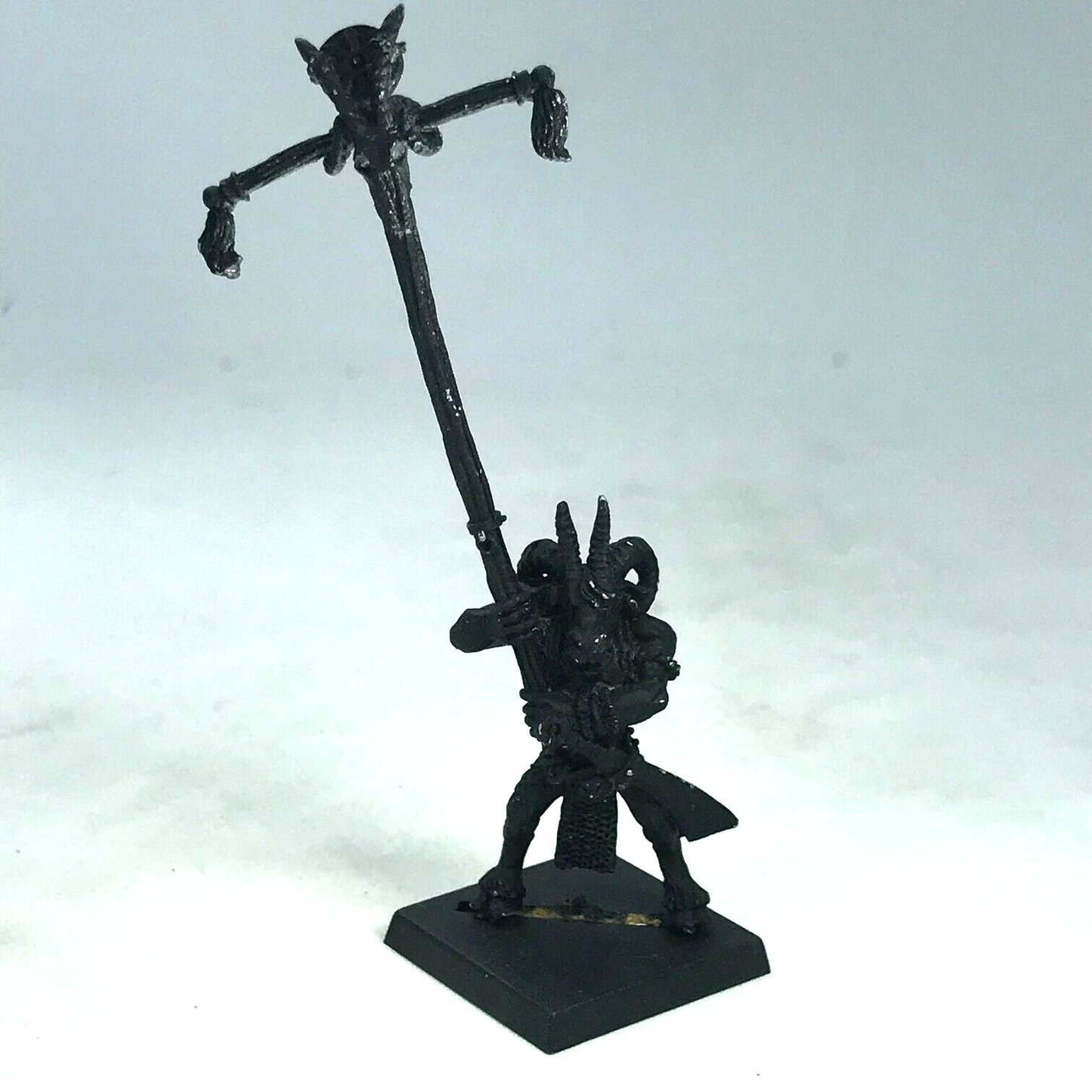 Metal Classic Beastmen Standard Bearer Command - Warhammer Fantasy C2036