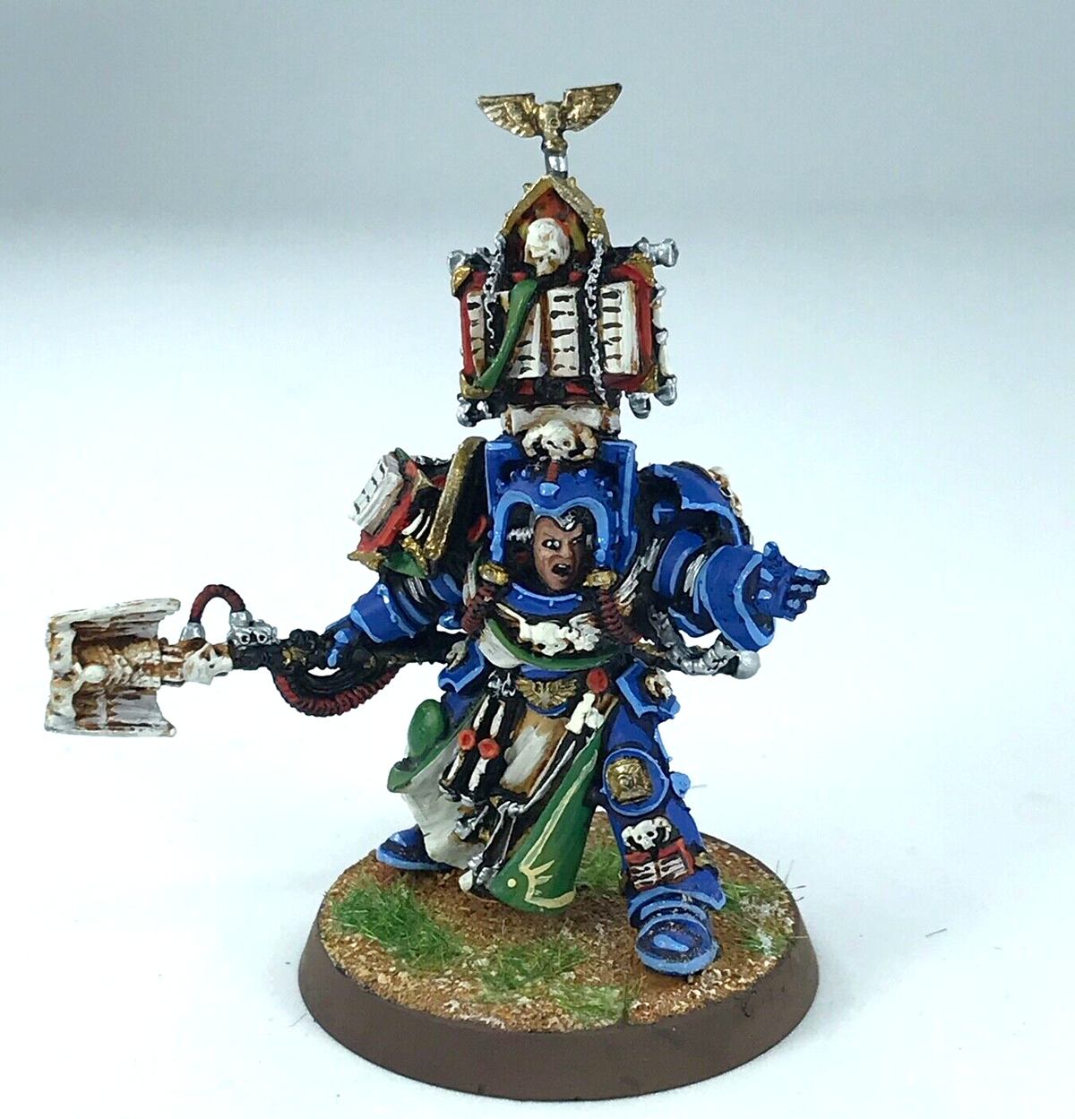Warhammer 40 000 – Bibliothécaire Space Marine En Armure Terminator (2023) – Kit Plastique 14 Pièces, Base 40 Mm