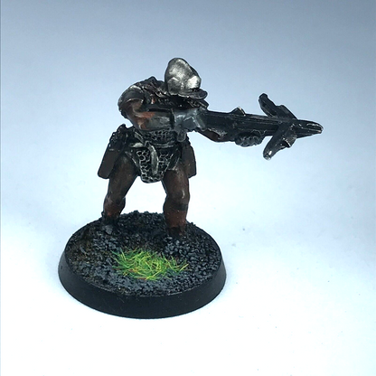 Uruk Hai with Crossbow - LOTR Warhammer Lord of the Rings Painted Metal X6012