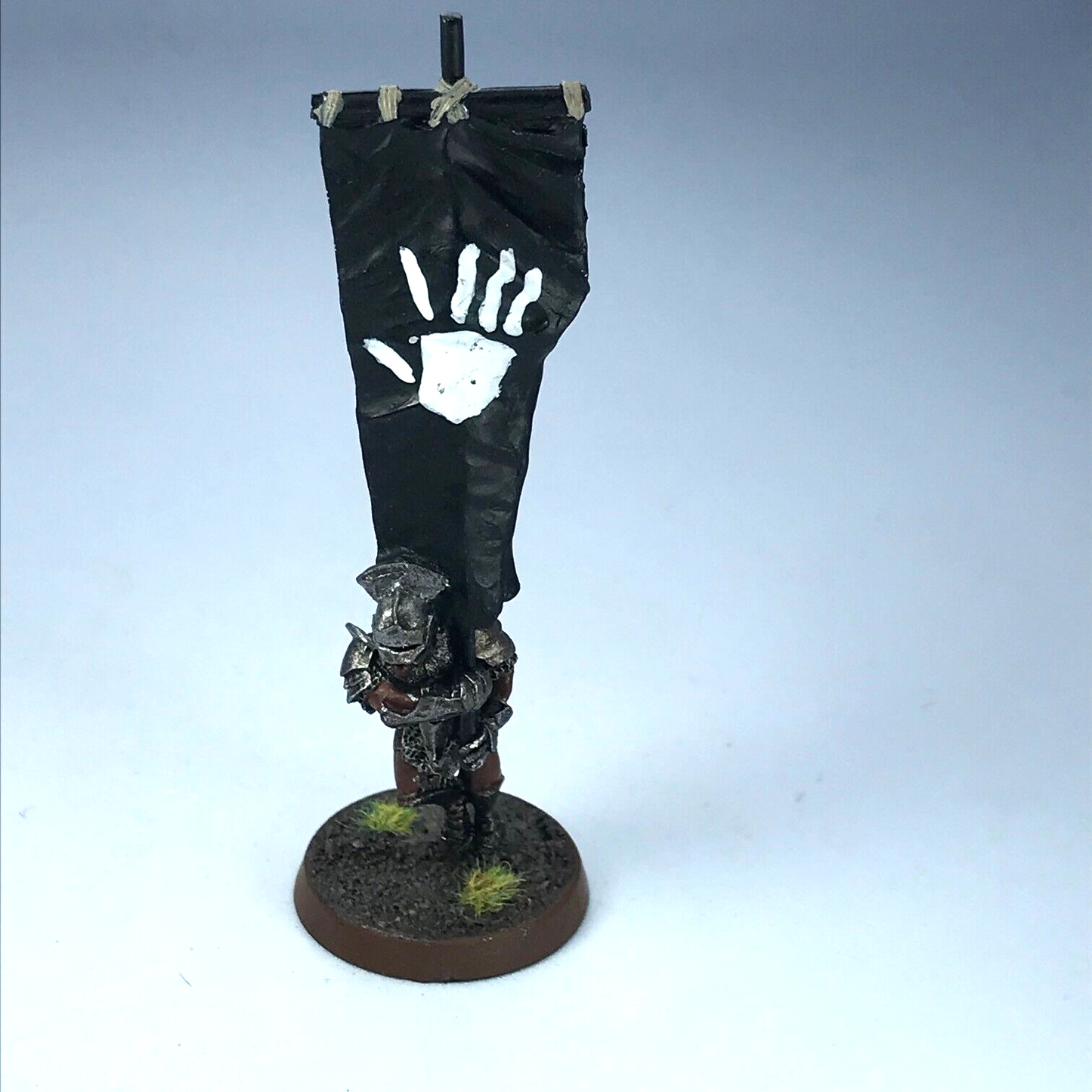 Uruk Hai Standard Bearer - Painted - LOTR / Warhammer / Lord of the Rings C4582