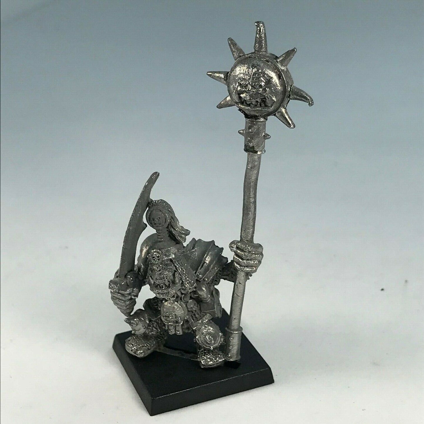 Metal Classic Orc Armoured Standard Bearer - Warhammer Fantasy X8803