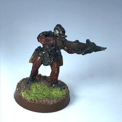 Uruk Hai with Crossbow - LOTR Warhammer Lord of the Rings Painted Metal X4798