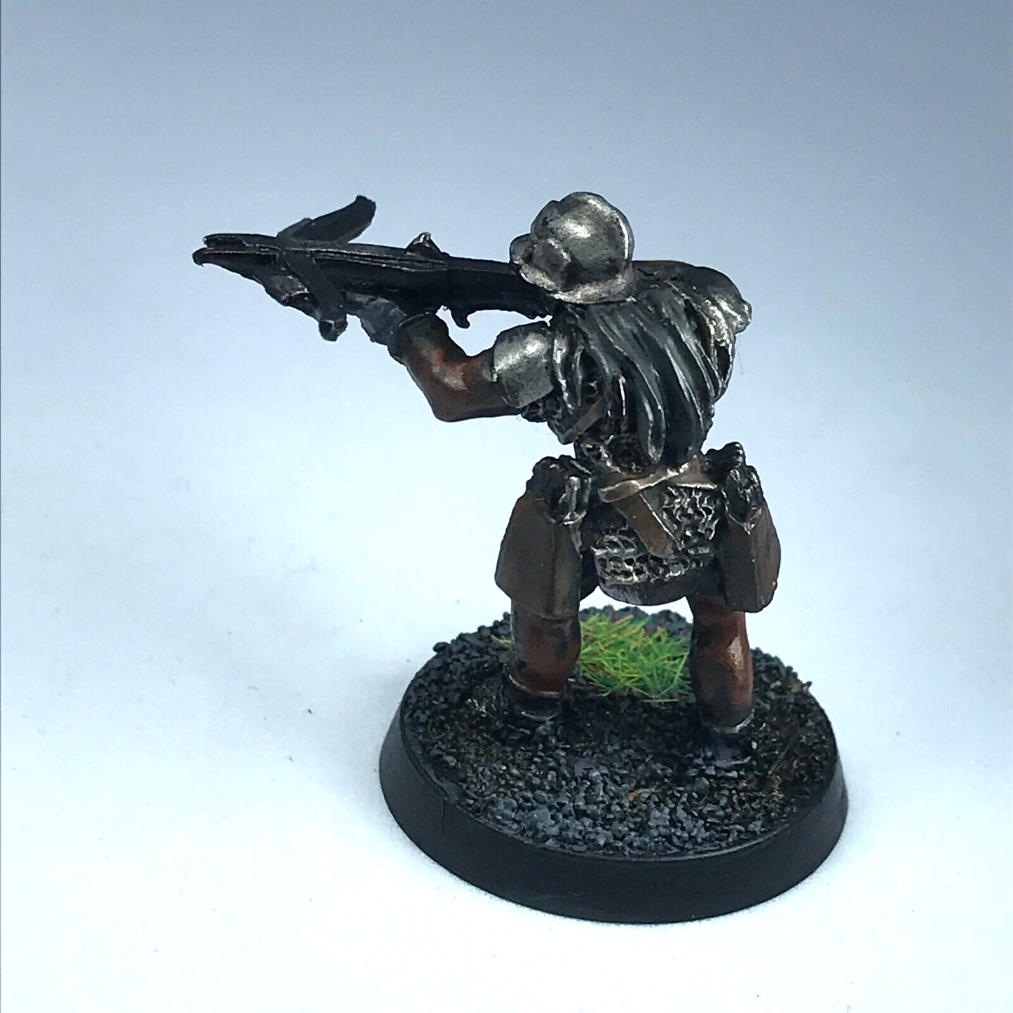 Uruk Hai with Crossbow - LOTR Warhammer Lord of the Rings Painted Metal X6012