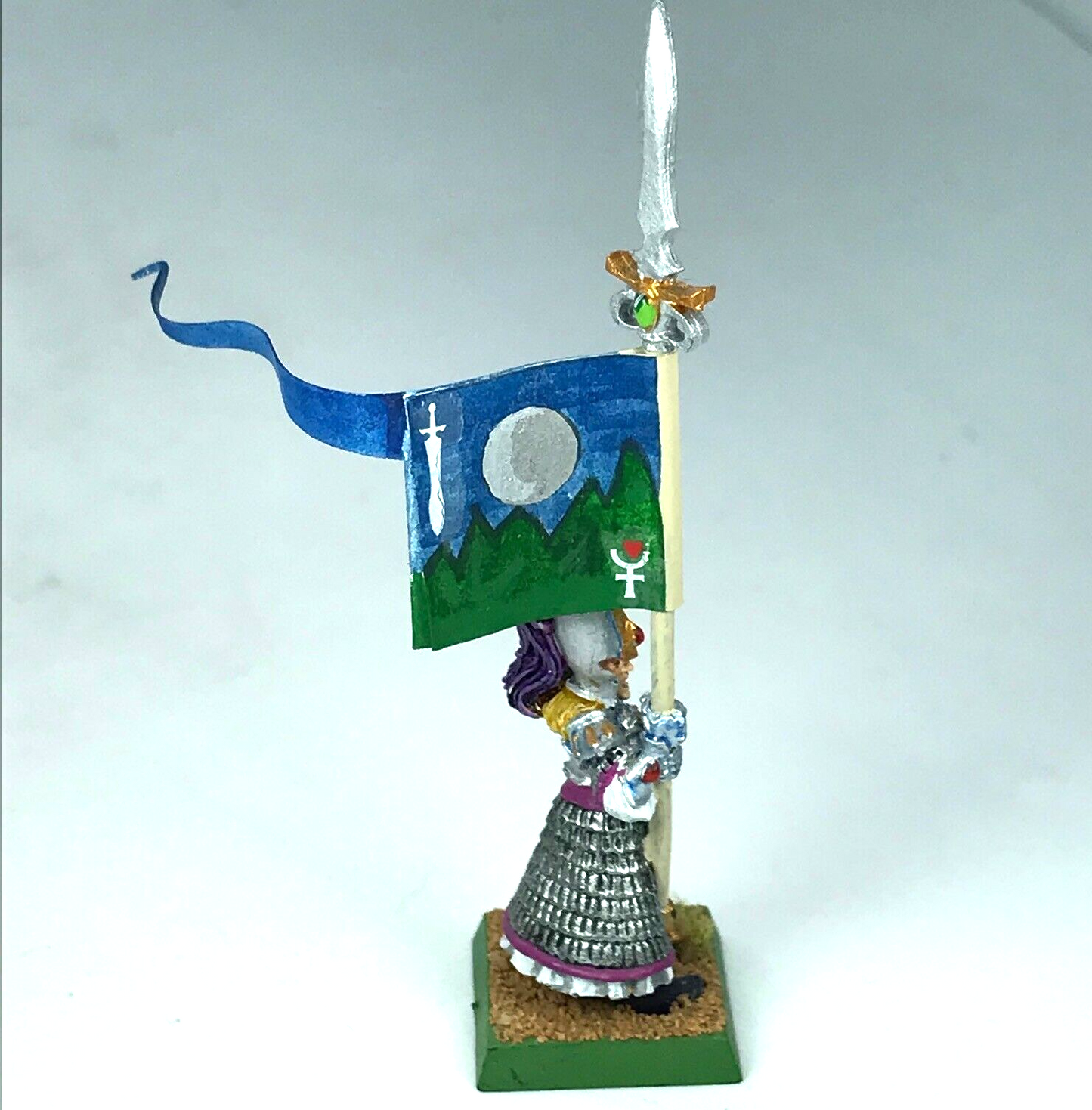 High Elves Elf Swordmaster Standard Bearer - Painted - Warhammer Fantasy C207