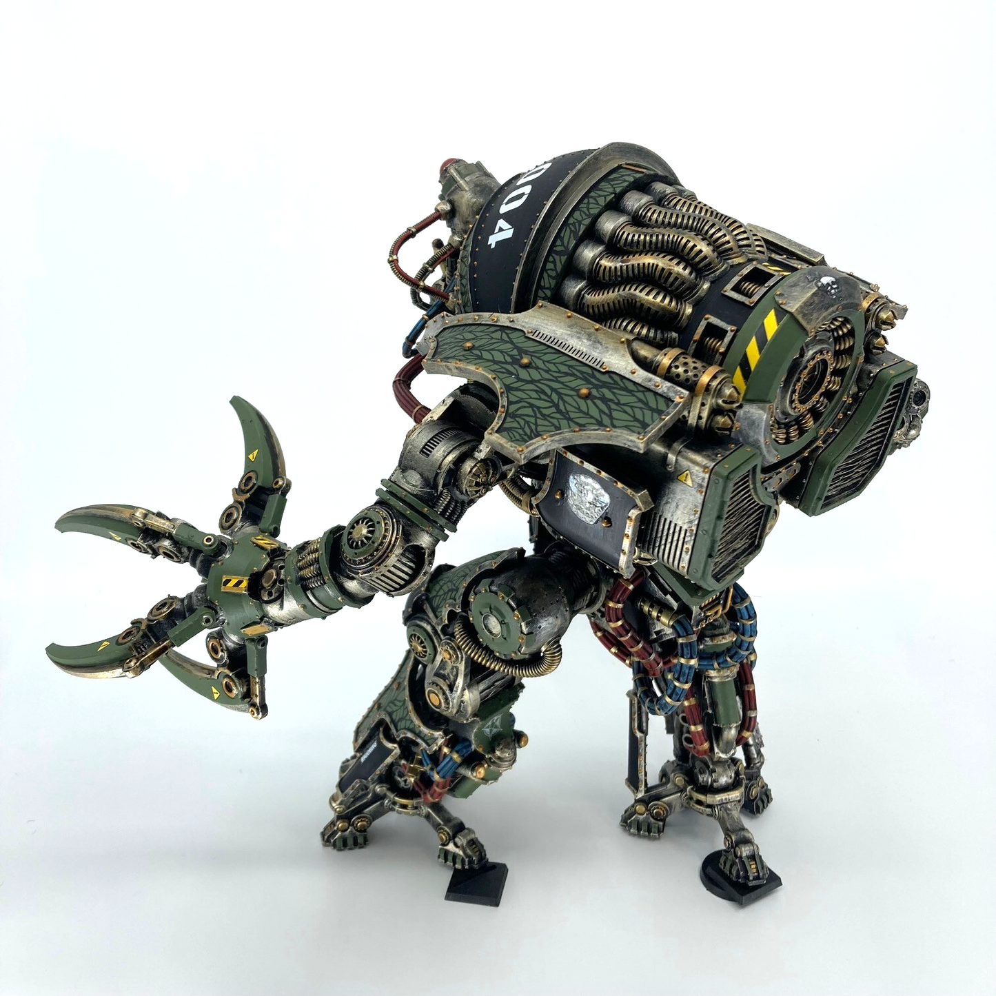 Large Robotic Titan Knight with Power Claw Sword - Painted Model