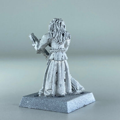 Citadel Villagers & Townsfolk - Games Workshop  Classic Metal X12411