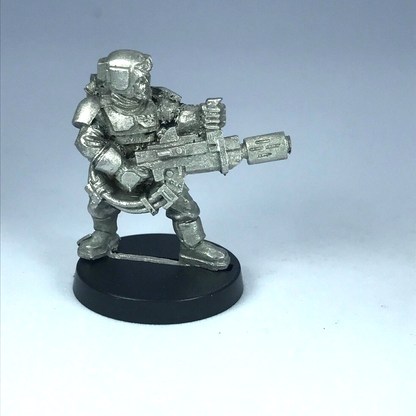 Cadian with Melta Gun - Company HQ Imperial Guard - Warhammer 40K Metal X12046