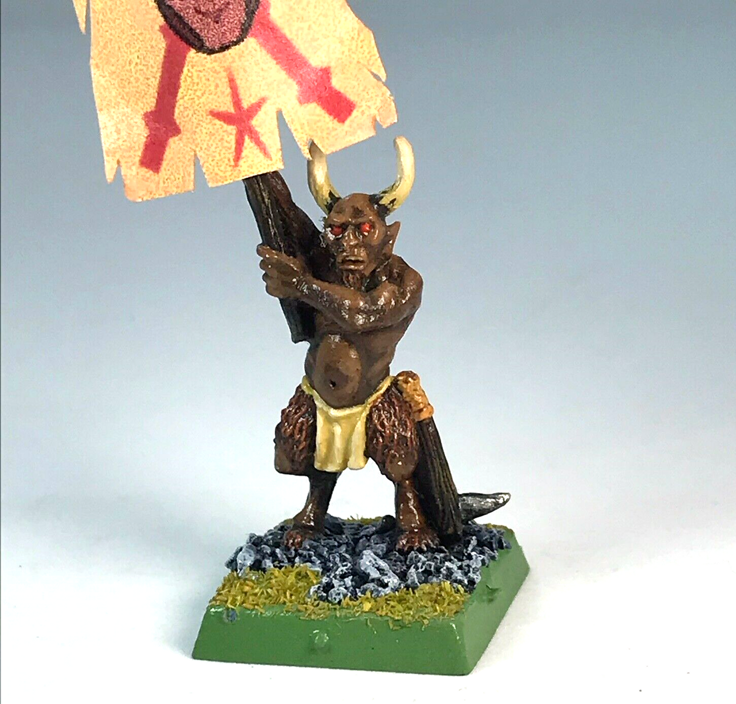 Ungor Standard Bearer Beastmen - Warhammer Fantasy Classic Metal Painted C416