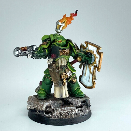 Lieutenant with Storm Shield Salamanders Space Marines - GW Warhammer 40K C921