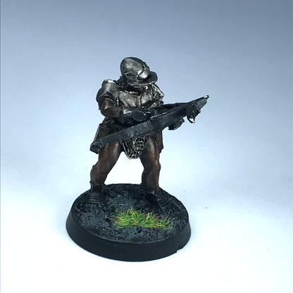 Uruk Hai with Crossbow - LOTR Warhammer Lord of the Rings Painted Metal X4379