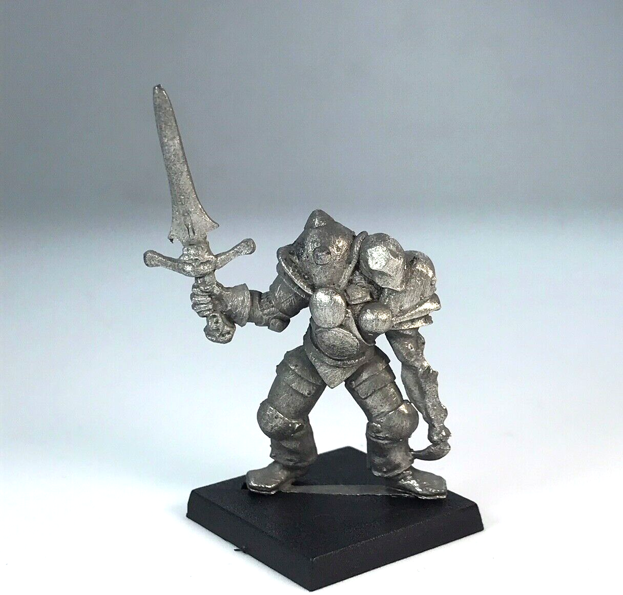 Heartbreaker Hobbies and Games Armoured Knight - Metal Classic Model X990