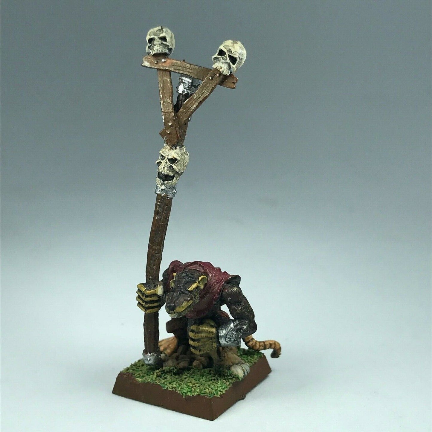 Converted Skaven Standard Bearer - Warhammer Fantasy X2998