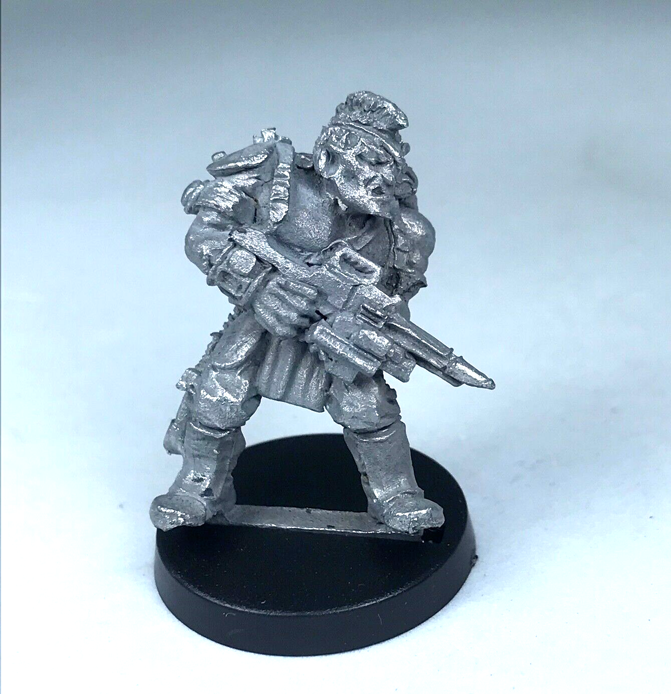 Classic metal space imperial figure & rifle - rogue trader - warhammer 40k x2695