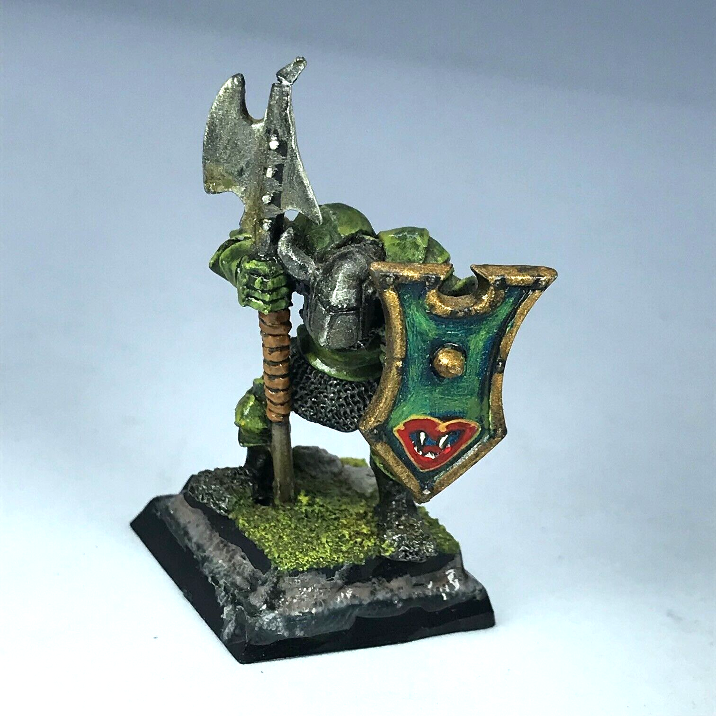 Classic Chaos Armoured Warrior with Shield - Damaged - Warhammer Fantasy X4154