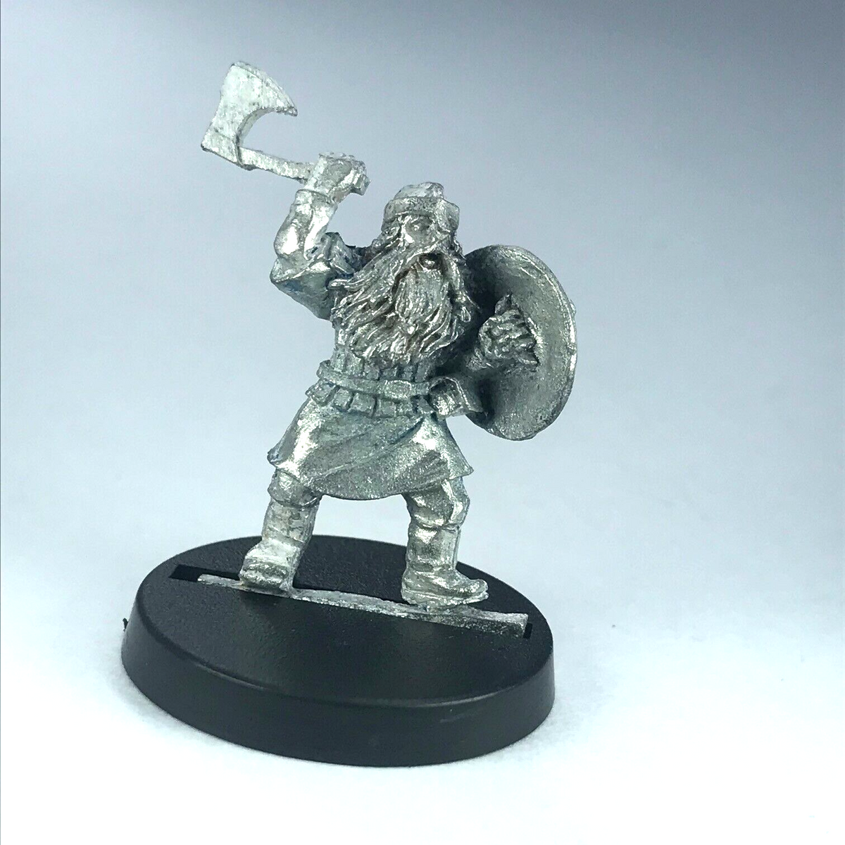 Dwarf Warrior with Axe & Shield OOP LOTR / Warhammer / Lord of the Rin