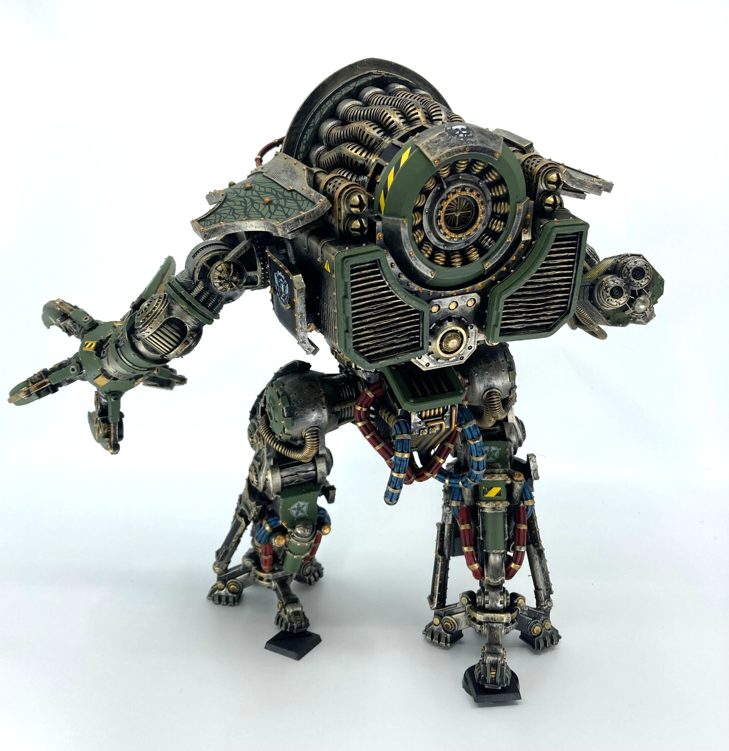 Large Robotic Titan Knight with Power Claw Sword - Painted Model