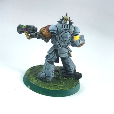 Lieutenant with Power Fist Space Wolves - Painted - Warhammer 40K X1444