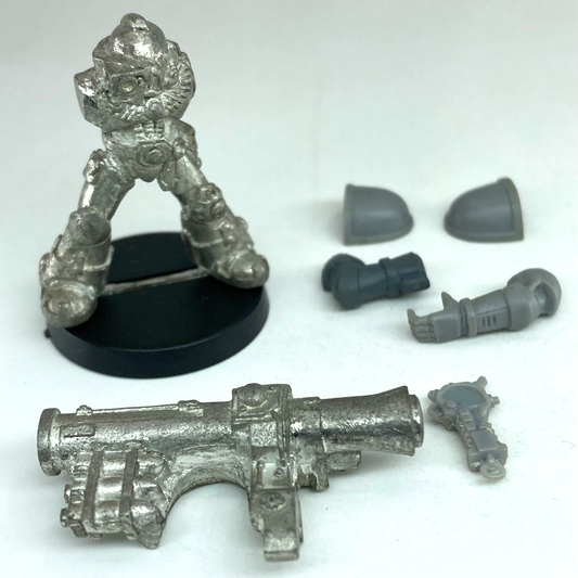 Classic Space Marine with Missile Launcher - Warhammer 40K Part Metal X15307