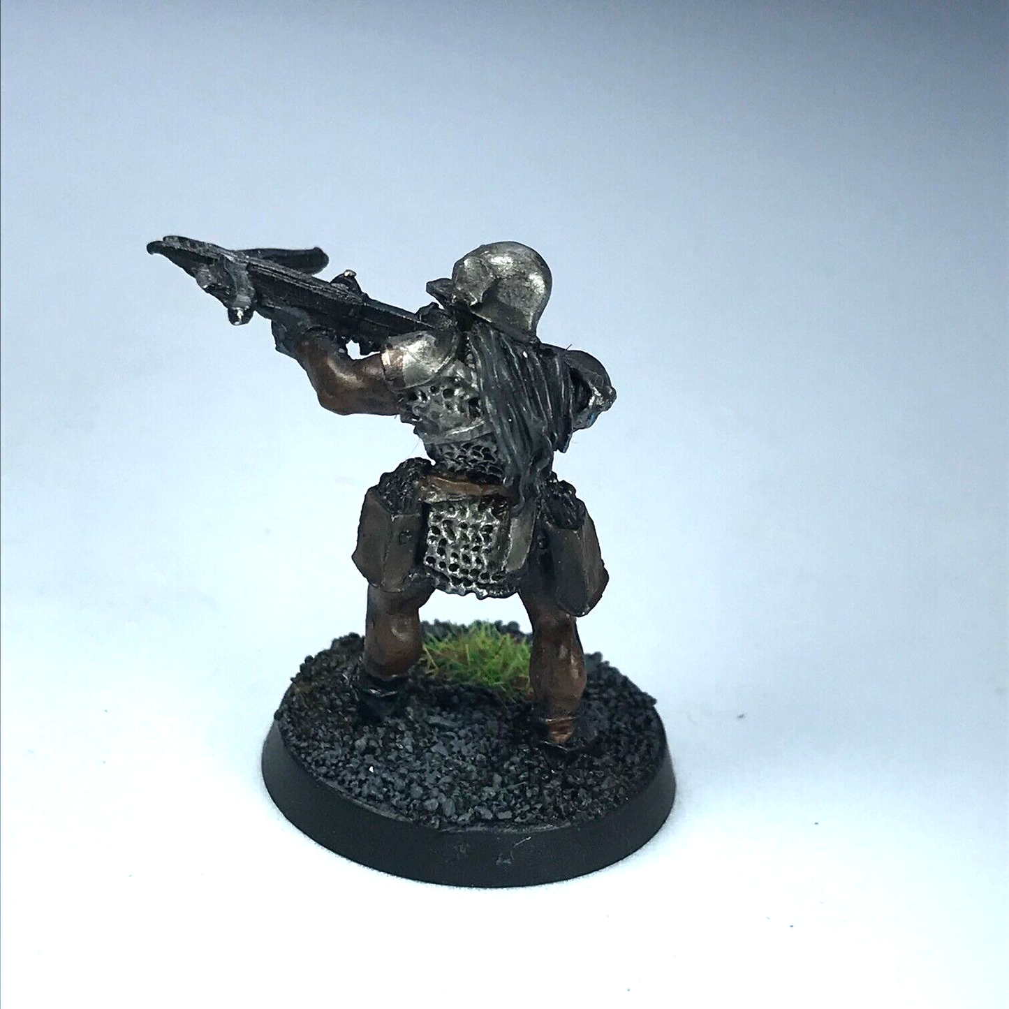 Uruk Hai with Crossbow - LOTR Warhammer Lord of the Rings Painted Metal X11901