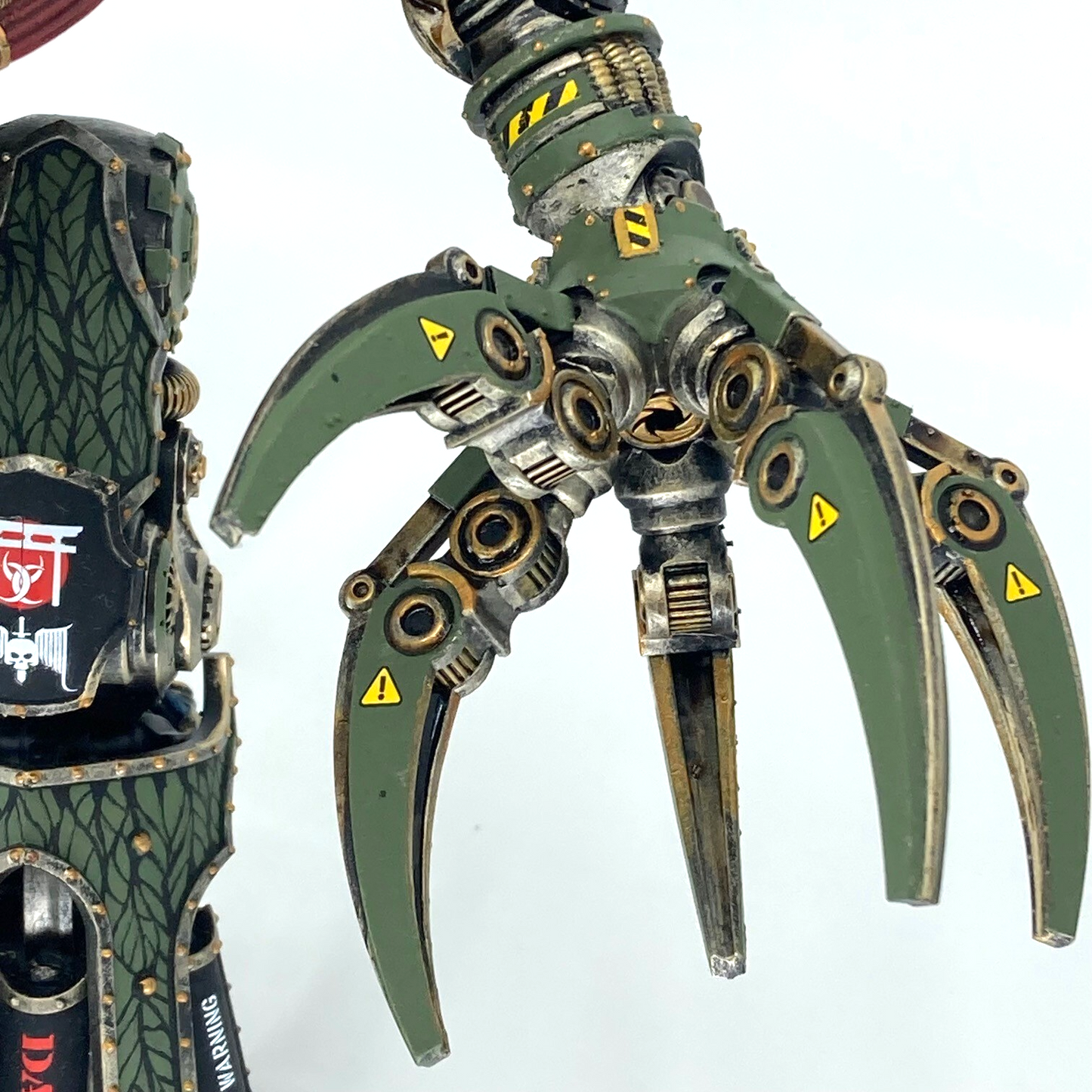 Large Robotic Titan Knight with Power Claw Sword - Painted Model
