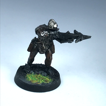 Uruk Hai with Crossbow - LOTR Warhammer Lord of the Rings Painted Metal X10916