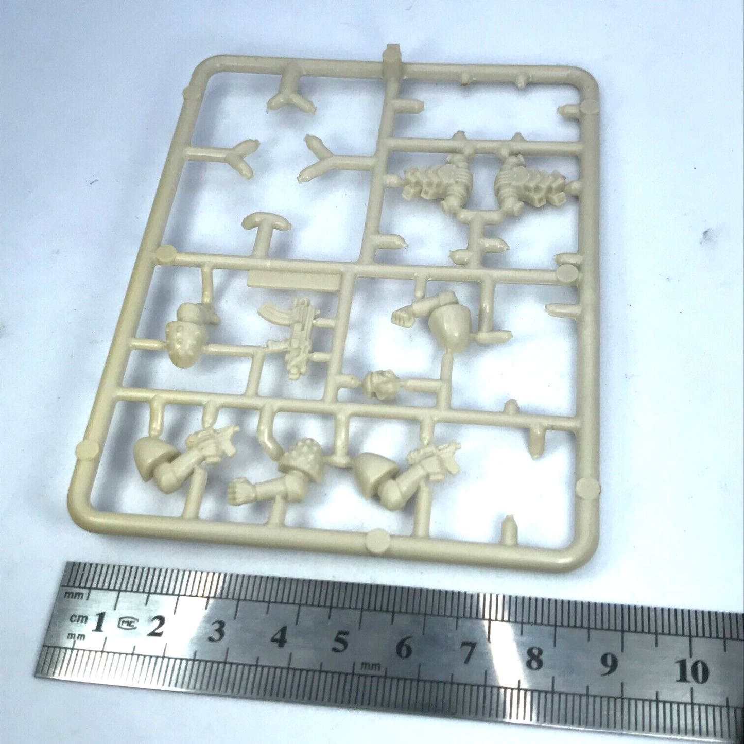 Classic Space Marine Weapon Arm Sprue - Rogue Trader - Warhammer 40K Y106