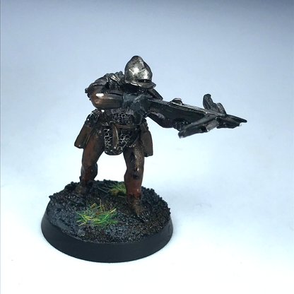 Uruk Hai with Crossbow - LOTR Warhammer Lord of the Rings Painted Metal X12849