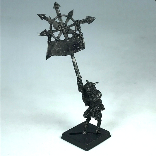 Classic Metal Ungor Beastmen Standard Bearer Command - Warhammer Fantasy X670