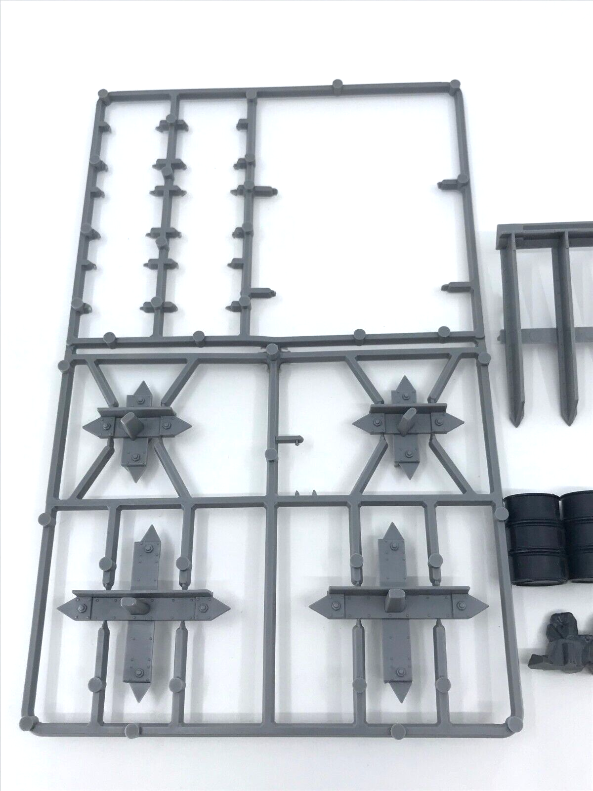 Warhammer 40K Barricade / Barrel Scenery on Sprue - Games Workshop Y46